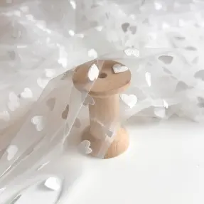 Tyl na TUTU Flock shiny hearts offwhite
